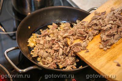 Фрикасе из куриных желудков в соусе на желтках Фрикасе из куриных желудков в соусе на желтках