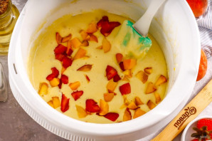 Пирог с клубникой и персиками Пирог с клубникой и персиками