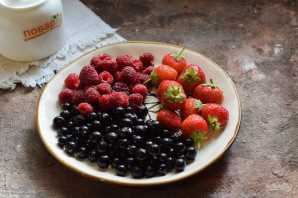 Компот из клубники, малины и смородины на зиму Компот из клубники, малины и смородины на зиму