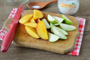 Компот из груш и персиков на зиму Компот из груш и персиков на зиму