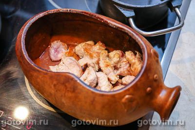 Мясо в квасе, тушенное с ржаными сухариками