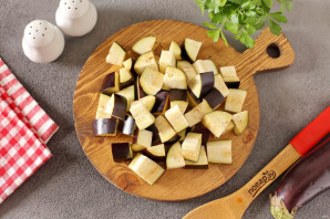 Одесский салат с сельдереем и баклажанами Одесский салат с сельдереем и баклажанами