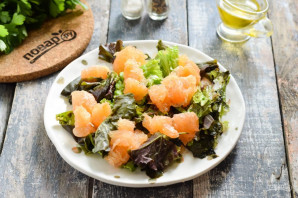 Салат с грейпфрутом и кедровыми орешками Салат с грейпфрутом и кедровыми орешками