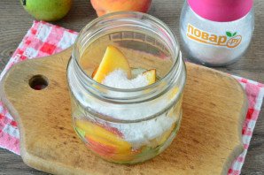 Компот из груш и персиков на зиму Компот из груш и персиков на зиму