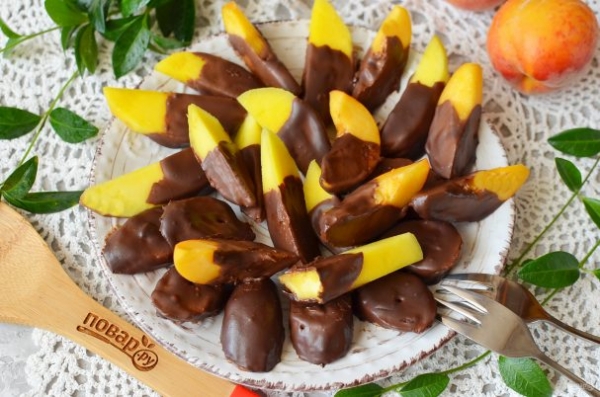 Фрукты в шоколаде
