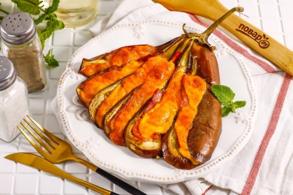 Веер из баклажанов с беконом в духовке Веер из баклажанов с беконом в духовке