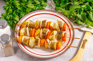 Шашлык из рыбы с яблоками Шашлык из рыбы с яблоками