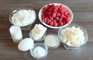 Творожный кекс с малиной