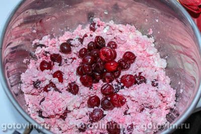 Творожная запеканка на манке с черешней Творожная запеканка на манке с черешней