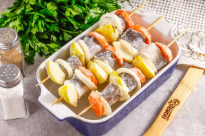 Шашлык из рыбы с яблоками Шашлык из рыбы с яблоками