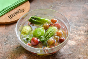 Огурцы с крыжовником на зиму Огурцы с крыжовником на зиму