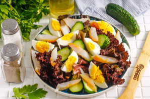 Cалат с окунем горячего копчения