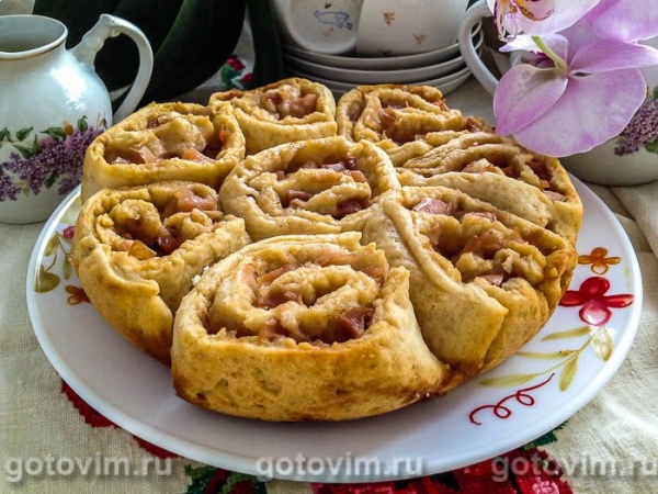 Булочки-завитки с яблоками в мультиварке Булочки-завитки с яблоками в мультиварке