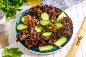 Cалат с окунем горячего копчения