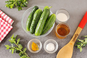 Малосольные огурцы в микроволновке