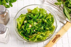 Маринованные листья салата с чесноком и уксусом Маринованные листья салата с чесноком и уксусом