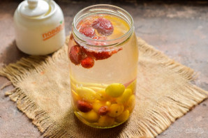 Компот из алычи и клубники на зиму Компот из алычи и клубники на зиму