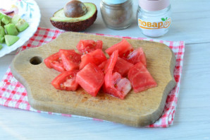 Салат с авокадо и базиликом Салат с авокадо и базиликом