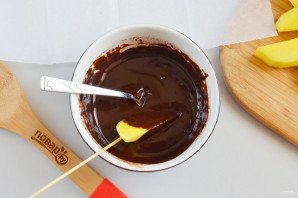 Фрукты в шоколаде