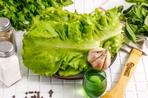 Маринованные листья салата с чесноком и уксусом Маринованные листья салата с чесноком и уксусом