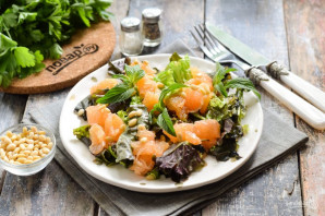 Салат с грейпфрутом и кедровыми орешками Салат с грейпфрутом и кедровыми орешками