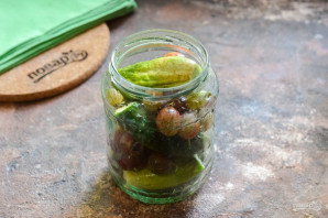 Огурцы с крыжовником на зиму Огурцы с крыжовником на зиму