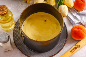 Пирог с клубникой и персиками Пирог с клубникой и персиками