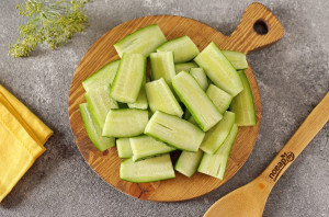 Маринованные огурцы в пакете с уксусом Маринованные огурцы в пакете с уксусом