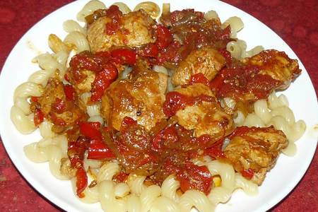 Мясо на сковороде в подливе Мясо на сковороде в подливе