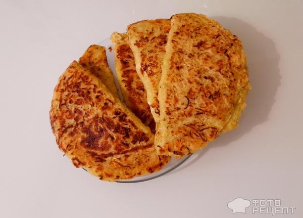 Рецепт: Чебуреки из кабачков - Супер-рецепт! Чебуреки с индейкой и сыром. Из кабачкового теста - полезно и оригинально!