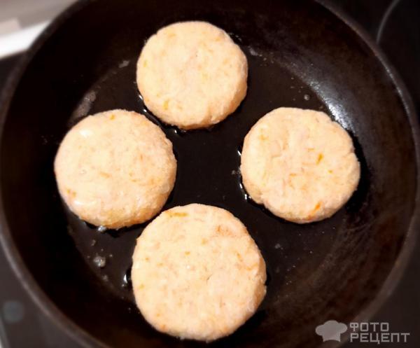 Рецепт: Котлеты из индейки - Детские котлетки из индейки, нежные, с сыром и картофелем. Рецепт: Котлеты из индейки - Детские котлетки из индейки, нежные, с сыром и картофелем.