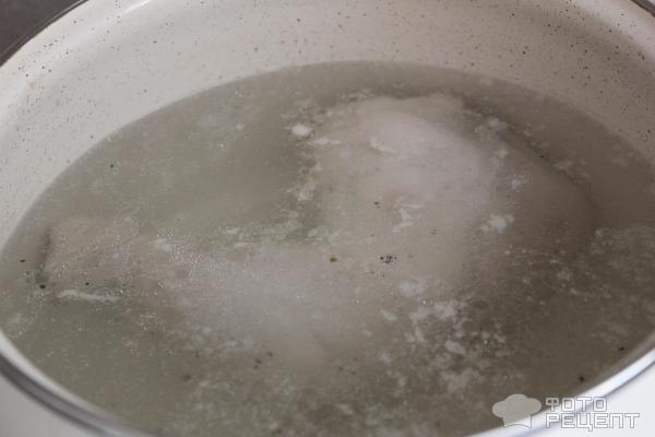 Рецепт: Окрошка с красной рыбой - на курином бульоне