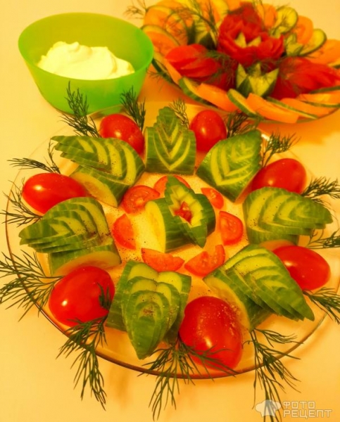 Рецепт: Овощная нарезка - Нарезать овощи просто красиво (без инструментов для карвинга), сделать розочку из помидора? Проще простого!