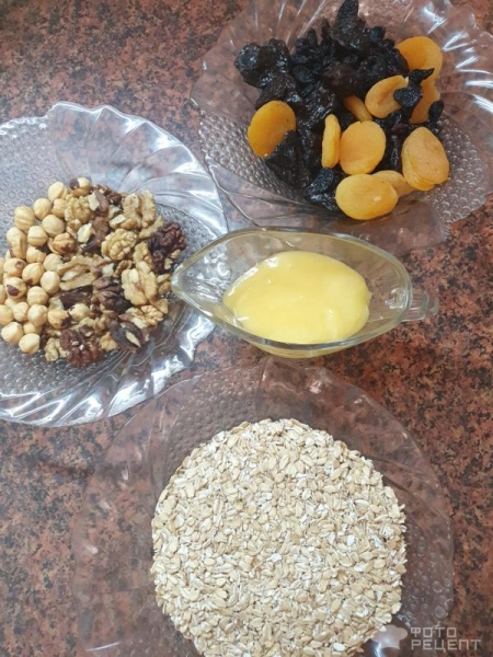 Рецепт: Овсяные батончики - сытные и полезные Рецепт: Овсяные батончики - сытные и полезные