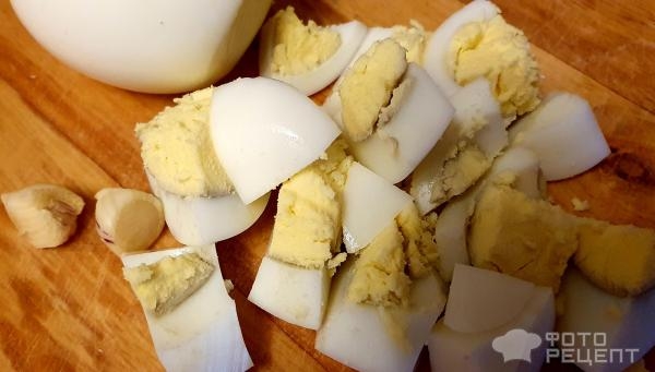 Рецепт: Паштет из яиц - классический яичный паштет с грецкими орехами и луком Рецепт: Паштет из яиц - классический яичный паштет с грецкими орехами и луком