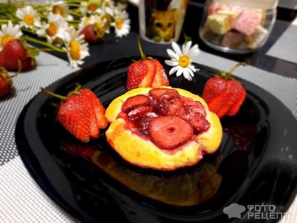 Рецепт: Ватрушки из творожного теста с клубникой - В духовке. Рецепт: Ватрушки из творожного теста с клубникой - В духовке.