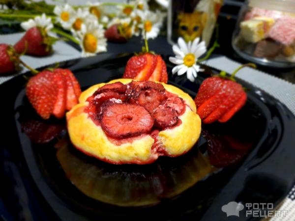 Рецепт: Ватрушки из творожного теста с клубникой - В духовке. Рецепт: Ватрушки из творожного теста с клубникой - В духовке.