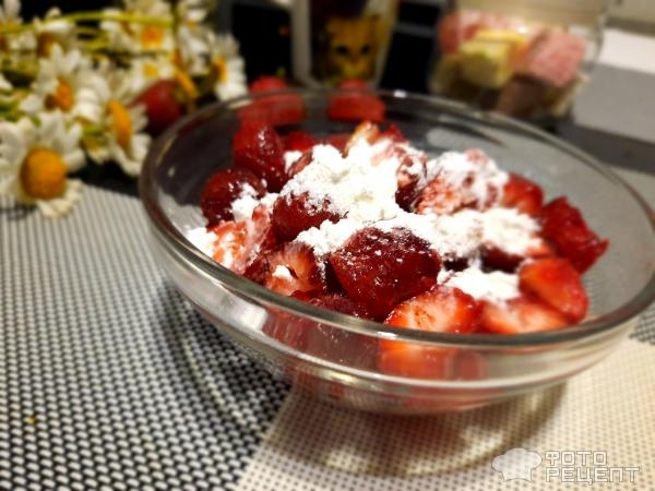 Рецепт: Ватрушки из творожного теста с клубникой - В духовке. Рецепт: Ватрушки из творожного теста с клубникой - В духовке.