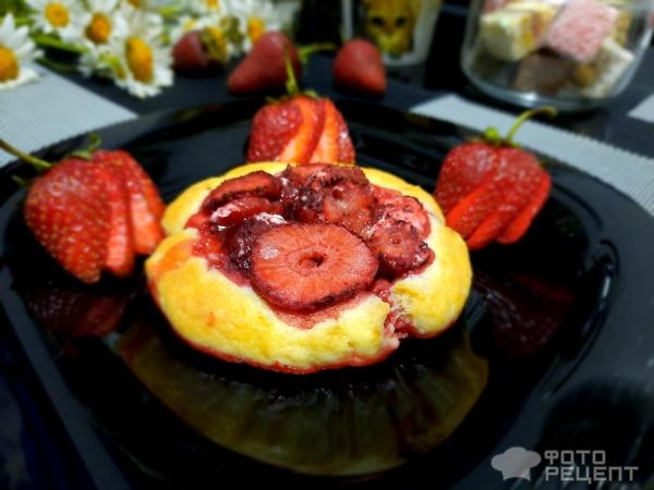 Рецепт: Ватрушки из творожного теста с клубникой - В духовке. Рецепт: Ватрушки из творожного теста с клубникой - В духовке.