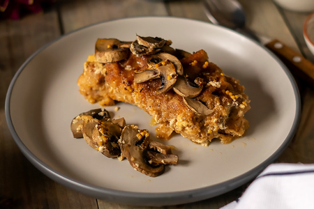 Свиные отбивные в духовке под сливочным соусом Свиные отбивные в духовке под сливочным соусом