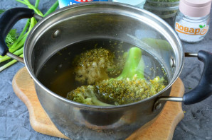 Салат с брокколи и редисом Салат с брокколи и редисом