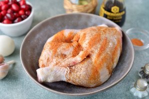 Курица с кизилом в духовке Курица с кизилом в духовке