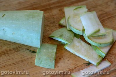 Пицца из готового теста с курицей и кабачками Пицца из готового теста с курицей и кабачками