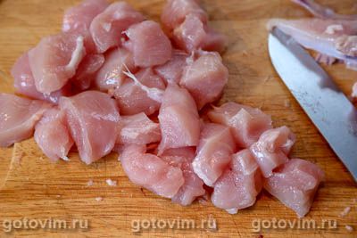 Куриные шашлычки на шпажках, жаренные в соевом соусе с паприкой Куриные шашлычки на шпажках, жаренные в соевом соусе с паприкой