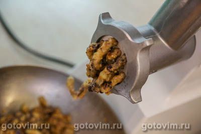 Икра из жареных баклажанов с вареным яйцом