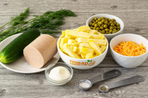 Салат с картофелем фри Салат с картофелем фри