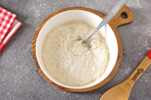 Дрожжевое тесто для пиццы с травами