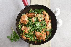 Тушеная фасоль с курицей Тушеная фасоль с курицей
