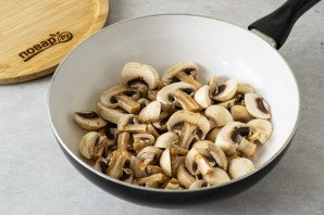 Салат с грибами шампиньонами жареными Салат с грибами шампиньонами жареными