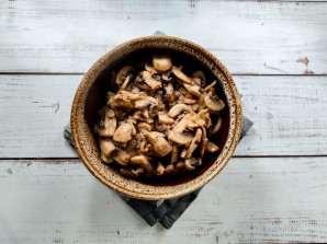 Салат из свеклы и шампиньонов Салат из свеклы и шампиньонов